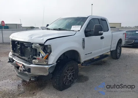 2017 Ford F-250 Xl z USA, uszkodzony, nr VIN 1FT7X2BT4HEC51499